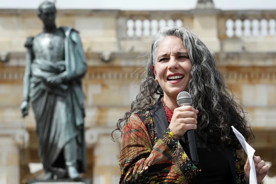 La senadora María José Pizarro, cercana a Petro, anuncia su intención de sucederlo en la Presidencia de Colombia