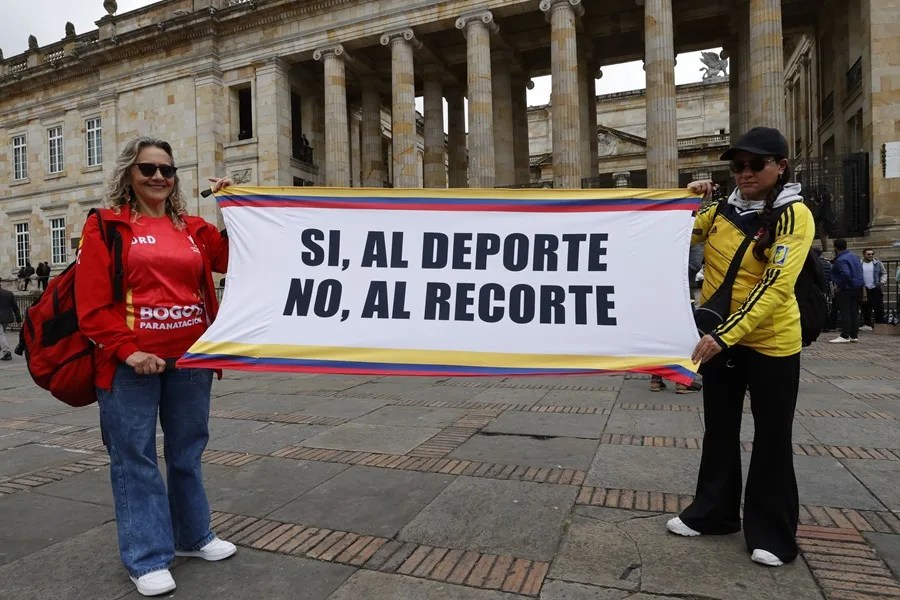 Deportistas colombianos protestan contra recorte de presupuesto en 2026 para su sector
