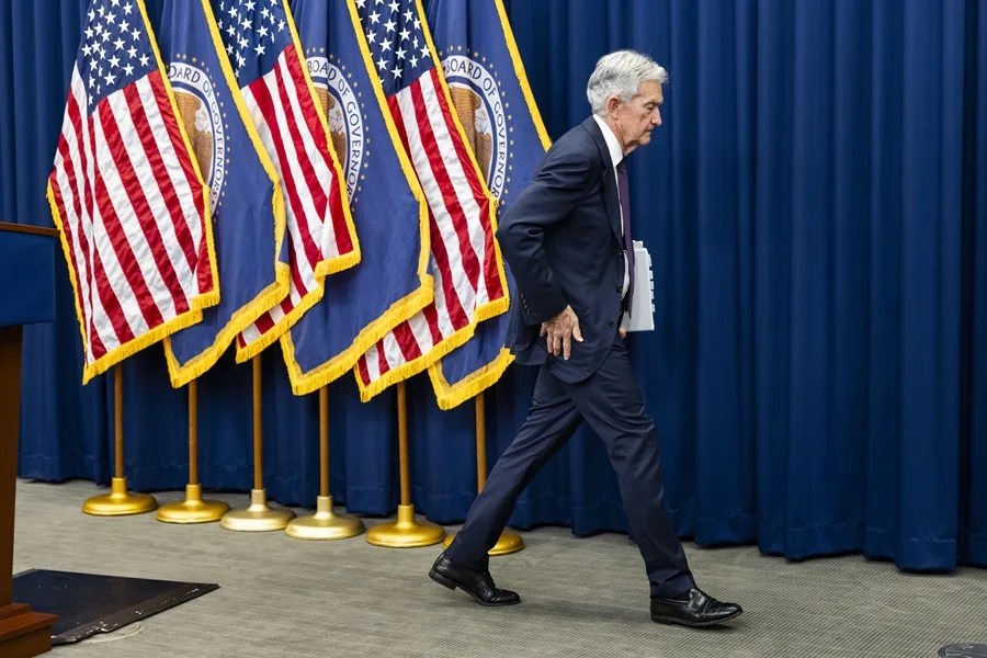 Powell Trump demanda