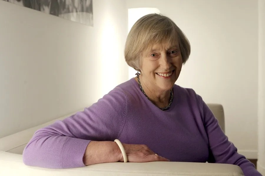 Stella Rimington, la primera directora de la Unidad de Inteligencia Nacional británica (MI5).
