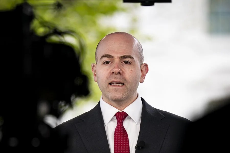 Trump elige al economista Stephen Miran como nuevo miembro en la Junta de la Reserva Federal de EE.UU