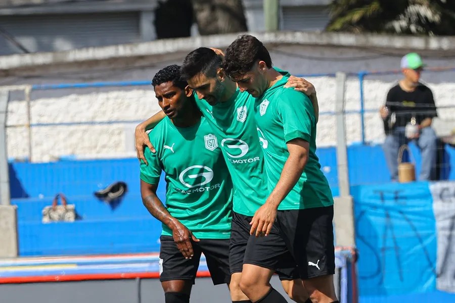 El equipo de Luis Suárez y Leo Messi, Deportivo LSM, se estrena en Uruguay con una victoria