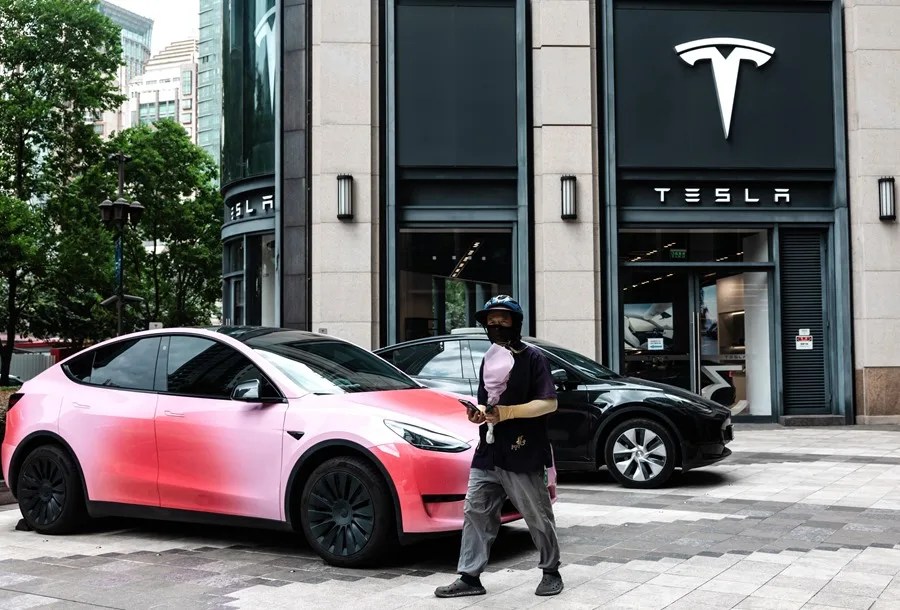 Las entregas de la 'gigafactoría' de Tesla en Shanghái caen ante la competencia de las marcas chinas