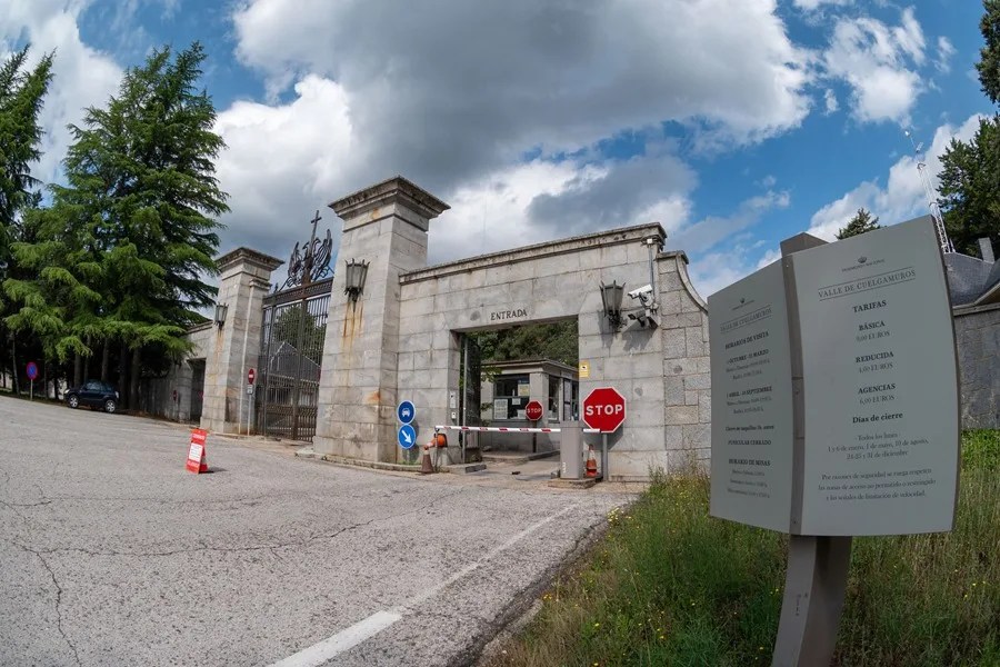 Vista del acceso a la basílica del Valle de Cuelgamuros (antiguo Valle de los Caídos),