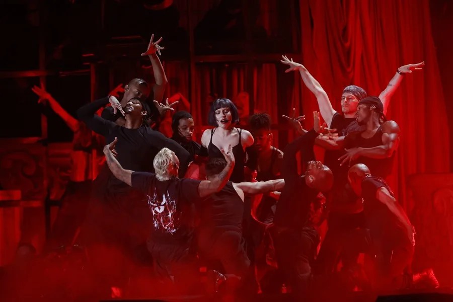 Sabrina Carpenter, J Balvin y Ricky Martin encabezan los VMAs 2025