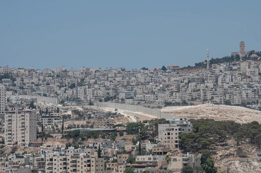 Vista panorámica del muro que divide Jerusalén de Cisjordania ocupada.