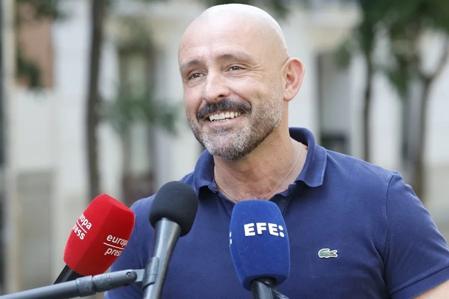 El vicesecretario de Educación e Igualdad del PP, Jaime de los Santos, ofrece declaraciones a los medios sobre temas de actualidad este sábado en Madrid.