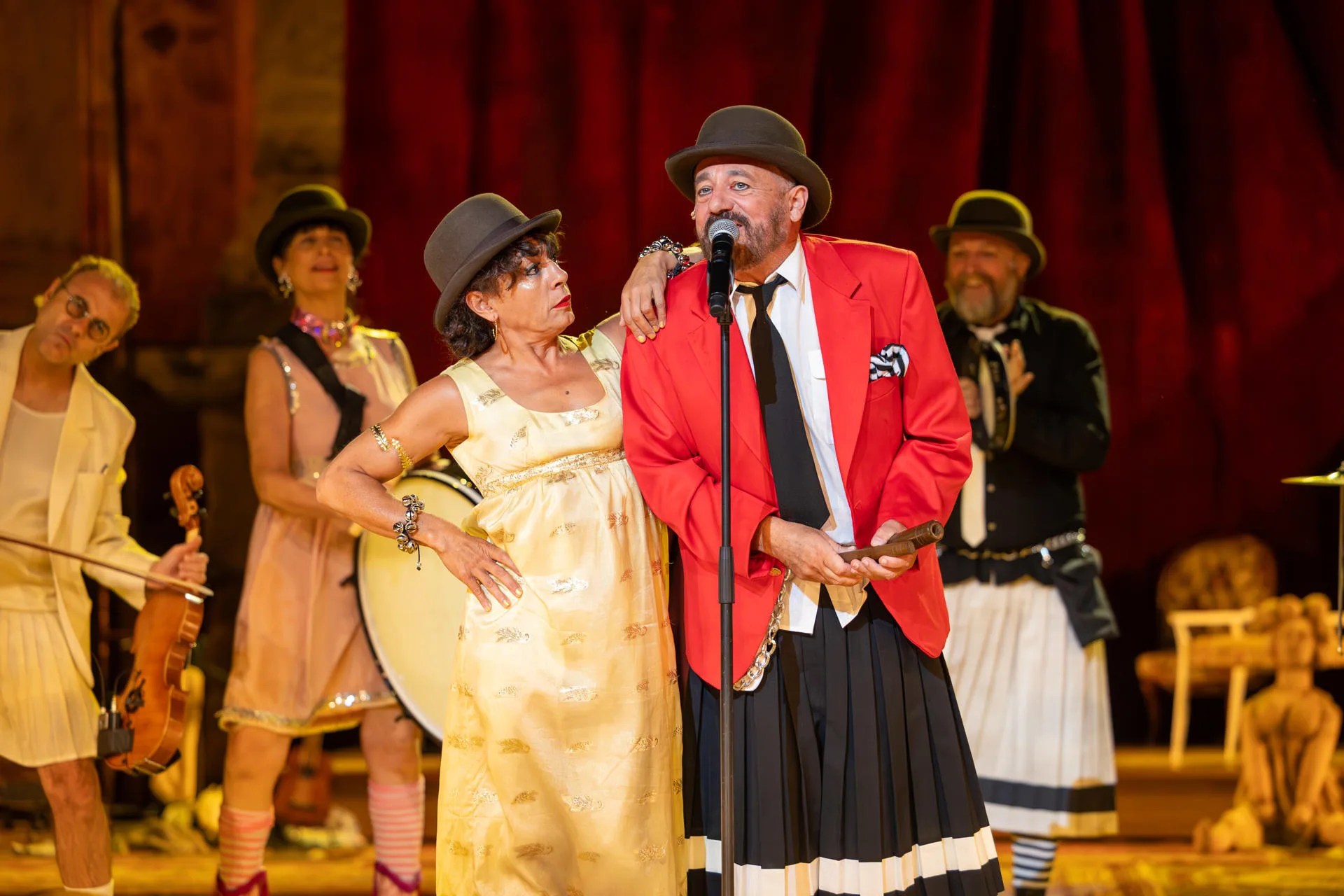 La 71 edición del festival llega a su recta final con el estreno de la obra coral 'Los hermanos' con Pepón Nieto, Eva Isanta y Cristina Medina entre su elenco. EFE/ Jero Morales