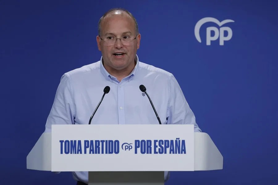 El secretario general del Partido Popular, Miguel Tellado, durante la rueda de prensa de hoy.