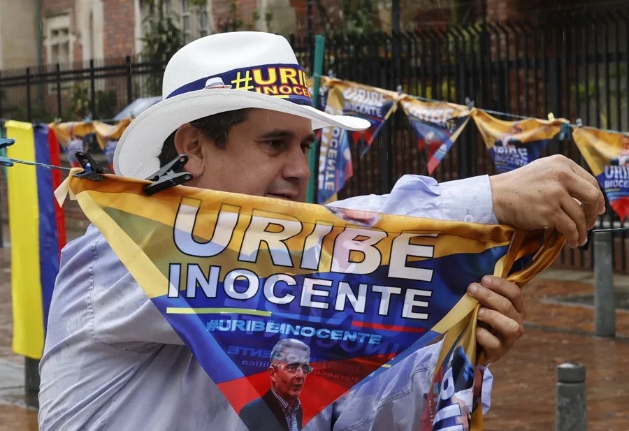 Álvaro Uribe manifestación