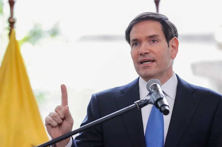 El secretario de Estado de los Estados Unidos, Marco Rubio, habla en una rueda de prensa este jueves, en el Palacio de Carondelet en Quito (Ecuador). EFE/ José Jácome