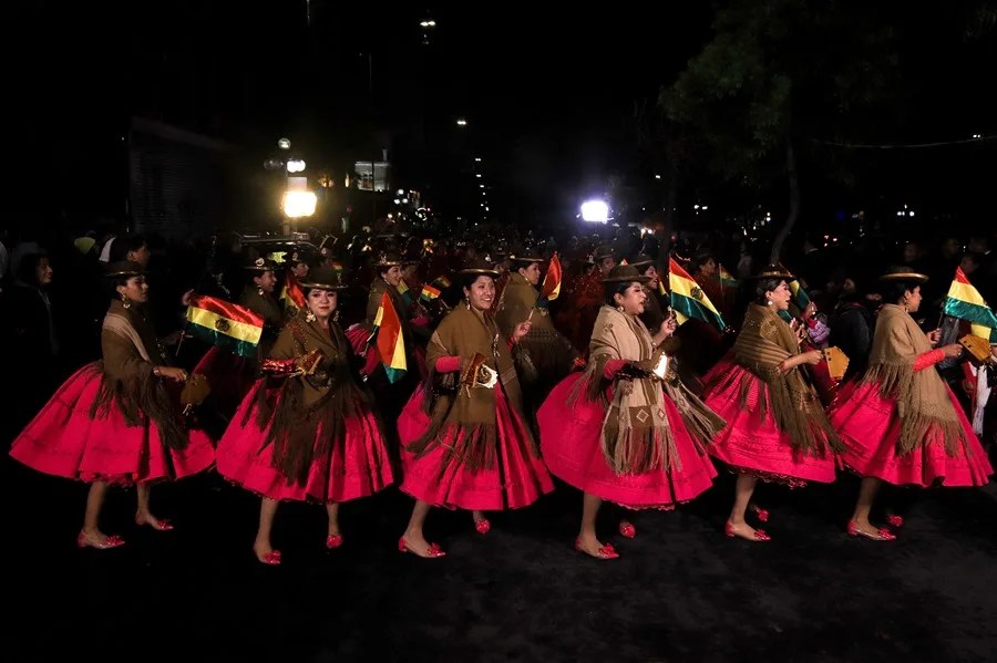Mujeres bailan en el desfile por el Día Nacional de la Morenada este sábado, en La Paz (Bolivia). EFE/ Gabriel Márquez