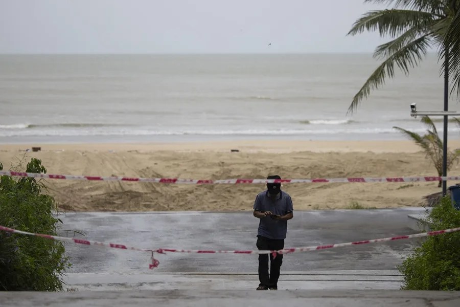 El supertifón Ragasa toca tierra en China