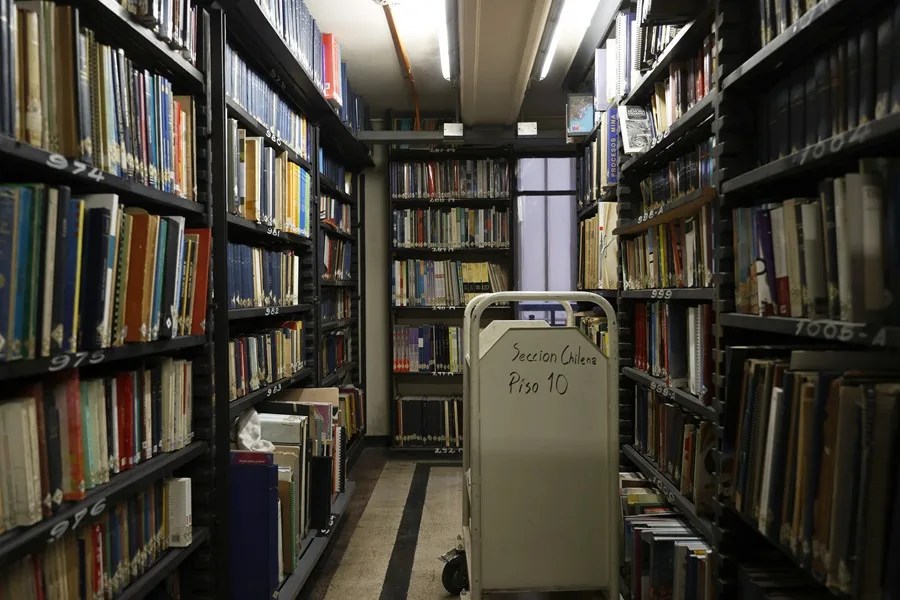 La buhardilla de la Biblioteca Nacional de Chile donde la literatura regateó la censura de Pinochet