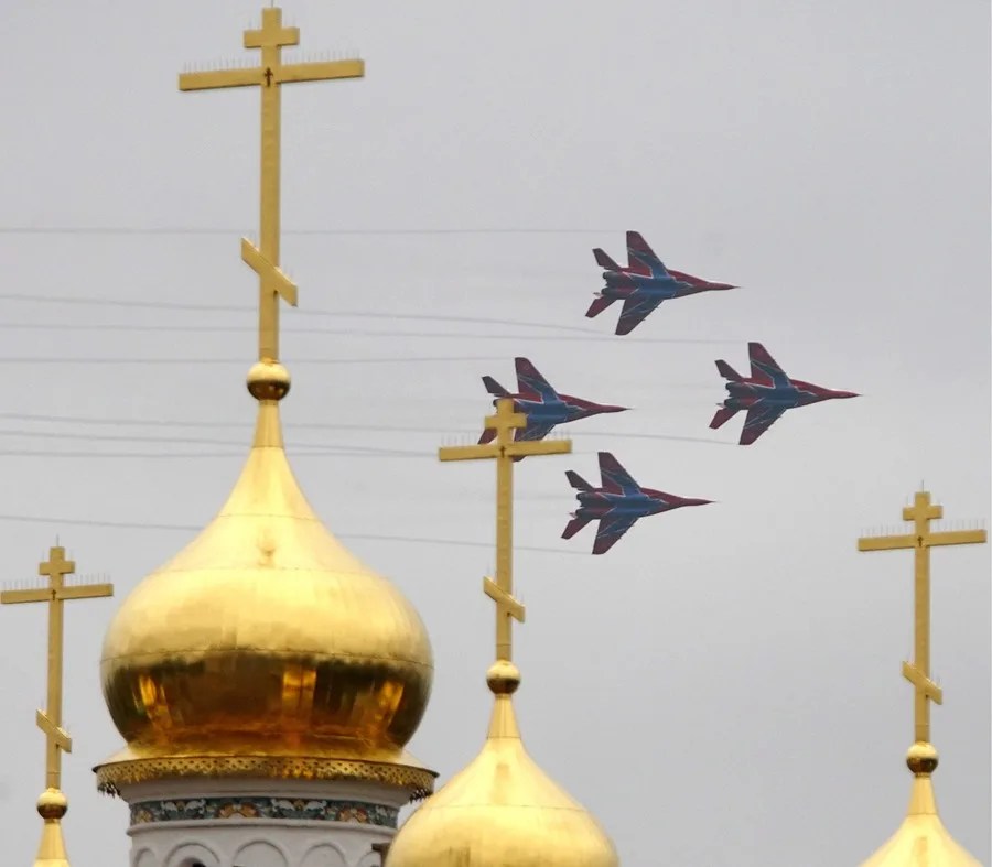 El Kremlin ve "irresponsable" la advertencia europea sobre el posible derribo de aviones rusos