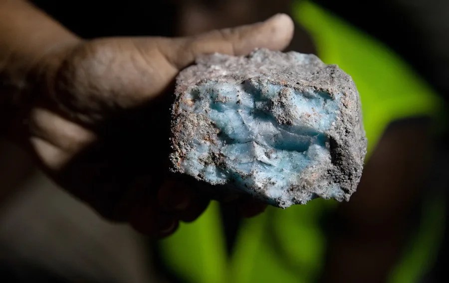 La única mina de larimar del mundo, en República Dominicana, busca mejorar su seguridad