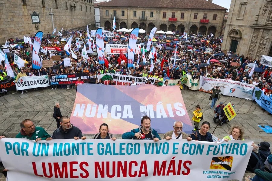 Protestas por la actuación de la Xunta ante los incendios forestales del mes de agosto