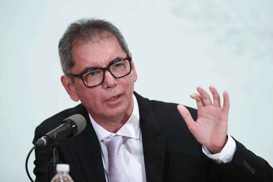 El secretario de Hacienda y Crédito Público (SHCP), Edgar Amador Zamora, habla durante una rueda de prensa este martes, en Ciudad de México (México). EFE/ Mario Guzmán