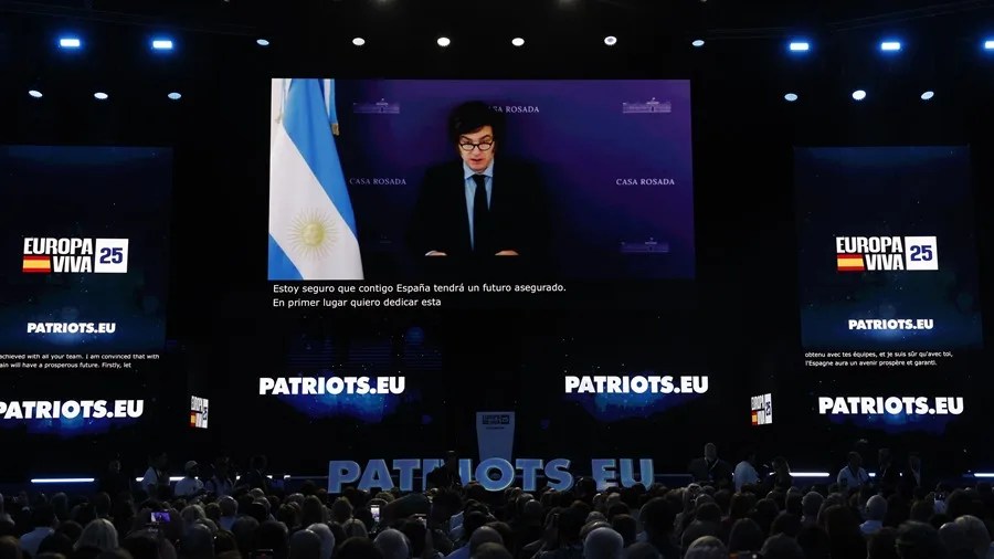 Javier Milei interviene a través de videoconferencia en el acto 'Europa Viva 25' organizado por Vox en Madrid