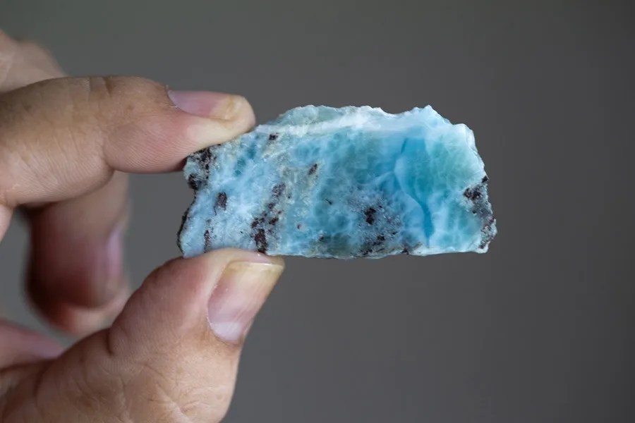 La única mina de larimar del mundo, en República Dominicana, busca mejorar su seguridad