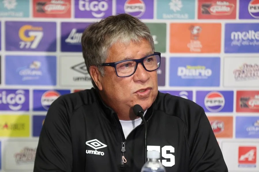 El 'Bolillo' Gómez apela a la "personalidad" de El Salvador para vencer a Guatemala