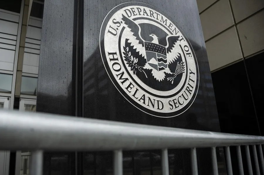 Estados Unidos asegura, sin pruebas, que 1,6 millones de personas se han autodeportado