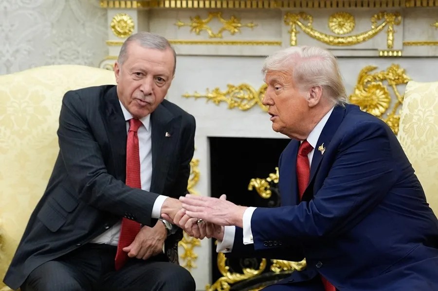"Me gustaría que dejara de comprar petróleo a Rusia", le dice Trump al presidente de Turquía