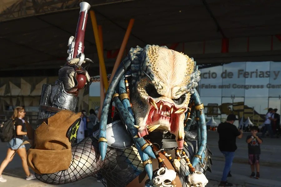 Un asistente disfrazado de Predator en la Comic-Con en Málaga.