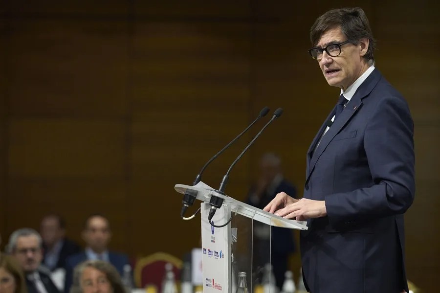 Illa no olvida que el PP llamó para impedir las lenguas oficiales en la UE