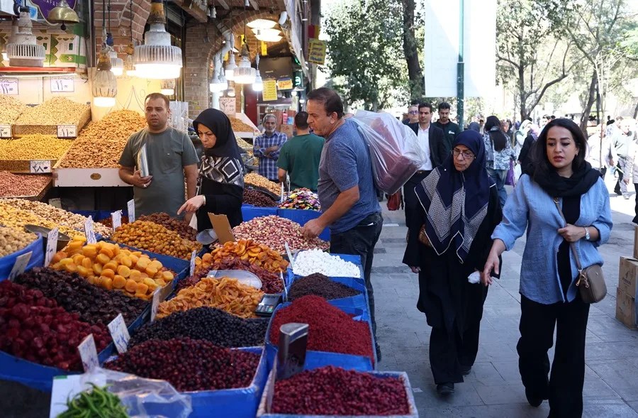 Los iraníes encaran un incierto futuro con las sanciones que amenazan con empeorar su vida
