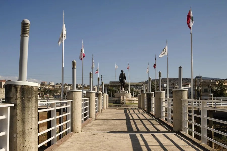 Estatua en honor al ejército libanés en el centro del pueblo de Rmeish, en el sur de Líbano.