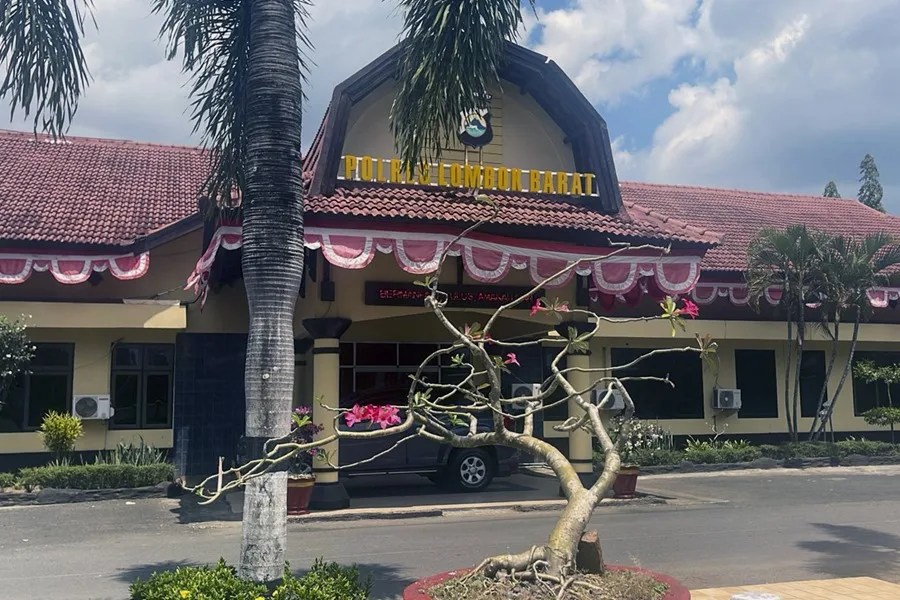 Vista de los exteriores de la comisaría de Lombok