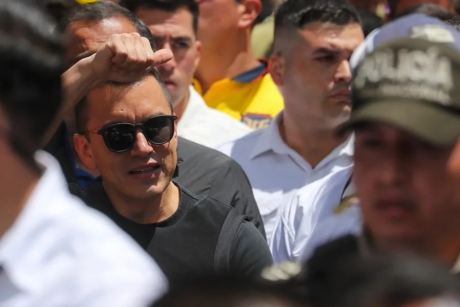 Ecuador toque de queda