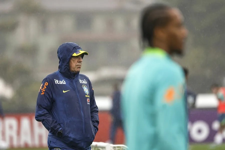 Ancelotti dirige su primer entrenamiento con la selección brasileña
