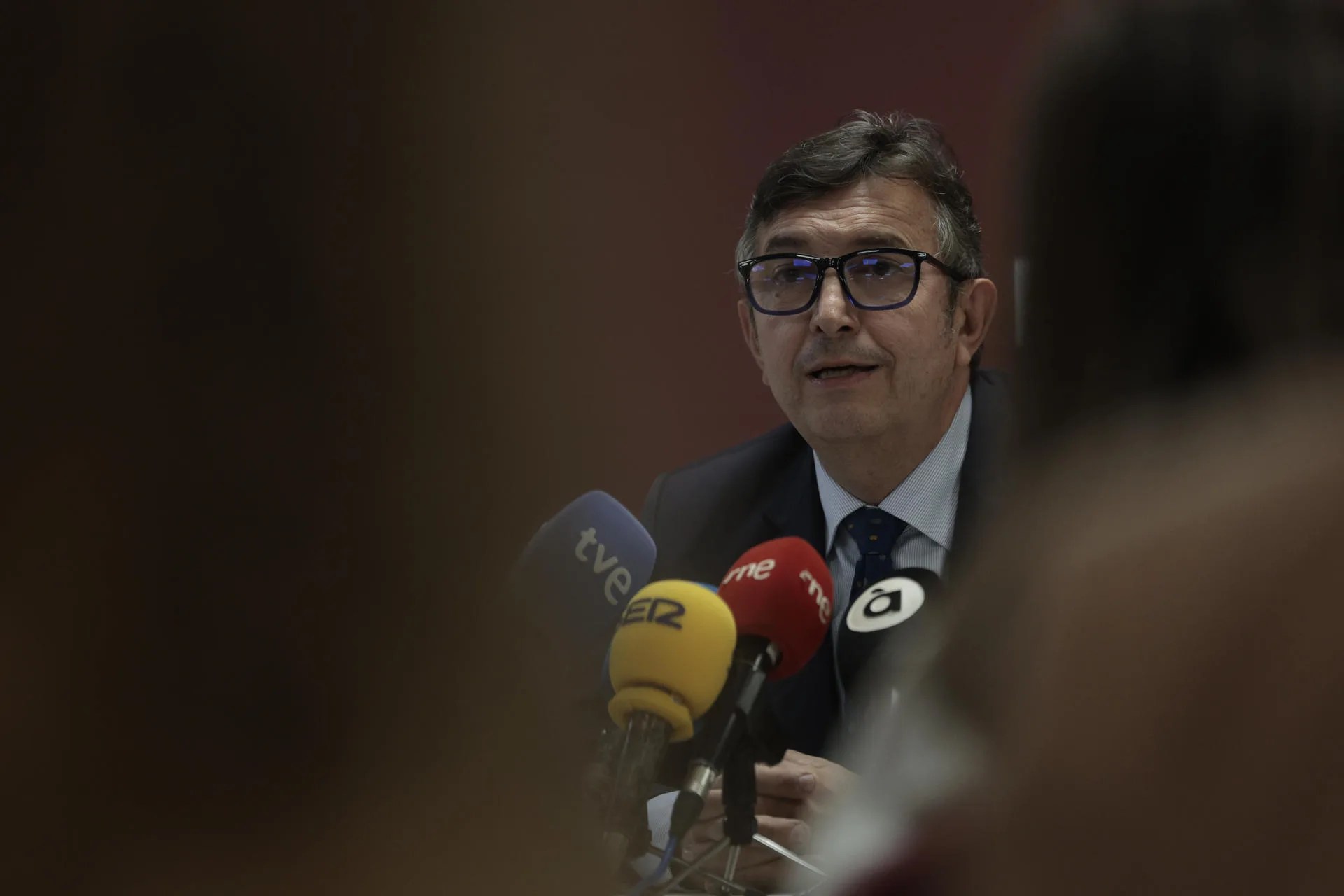 El presidente de la Federación Empresarial Metalúrgica Valenciana (Femeval), Vicente Lafuente, ofrece una rueda de prensa este viernes después de anunciar este pasado martes que recabará los avales necesarios para presentar su candidatura a la presidencia de la Confederación Empresarial de la Comunitat Valenciana (CEV) tras la renuncia de Salvador Navarro a optar a la reelección. EFE/Kai Forsterling
