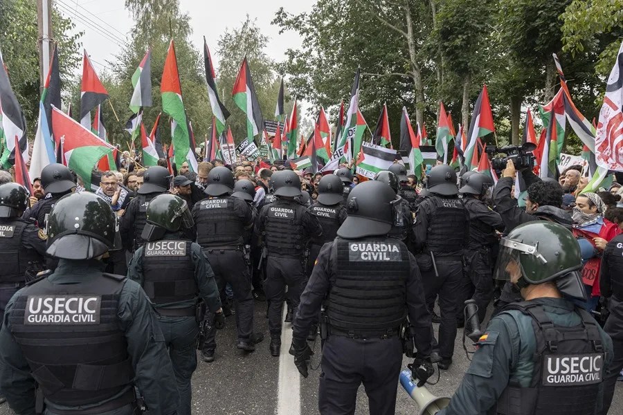 Agentes de la Guardia Civil y la Policía Nacional intervienen debido a la manifestación