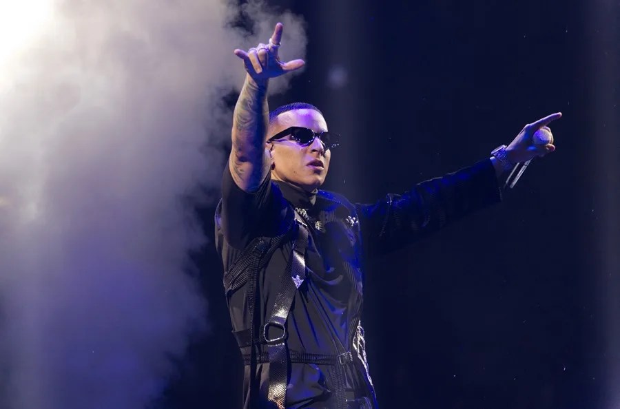 Daddy Yankee se presenta hoy en su concierto "La Meta" en el Coliseo Jose Miguel Agrelot en San Juan (Puerto Rico). EFE/Thais Llorca