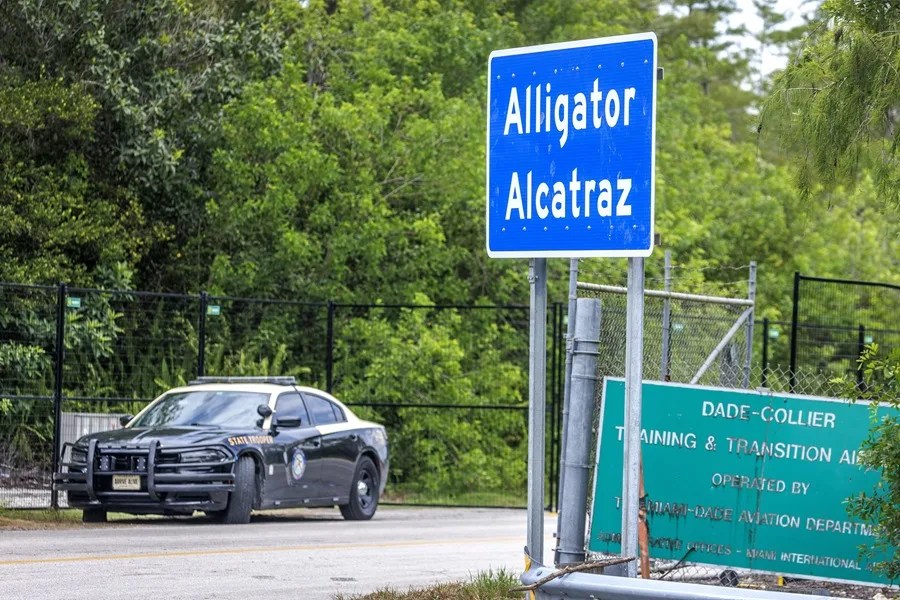 Los centros de detención Deportation Depot y Alligator Alcatraz se afianzan como los modelos migratorios de Florida (EE.UU.)