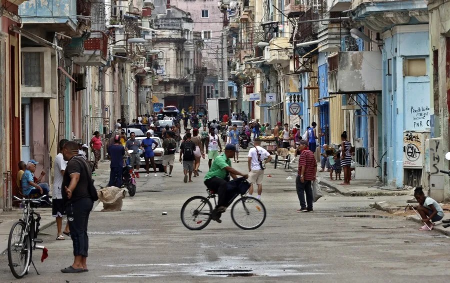 Esto puede hacer Cuba frente a la crisis y pese a las sanciones: hablan ocho economistas
