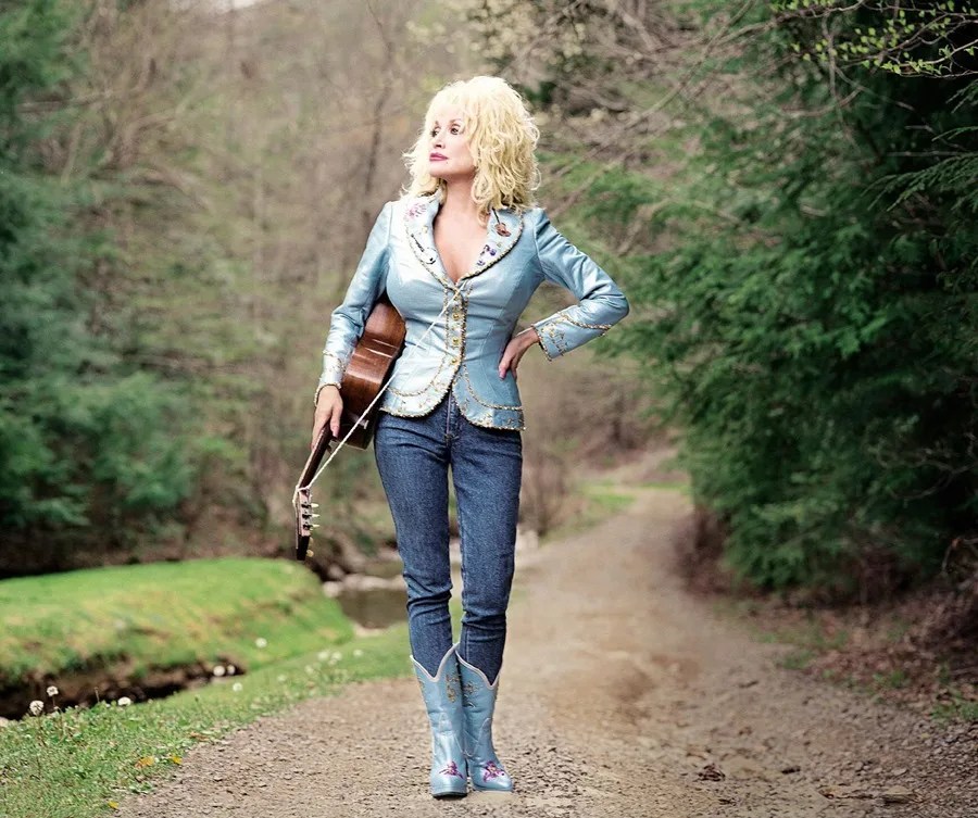 Dolly Parton publica un video para tranquilizar sobre su salud: "¡Aún no estoy muerta!"