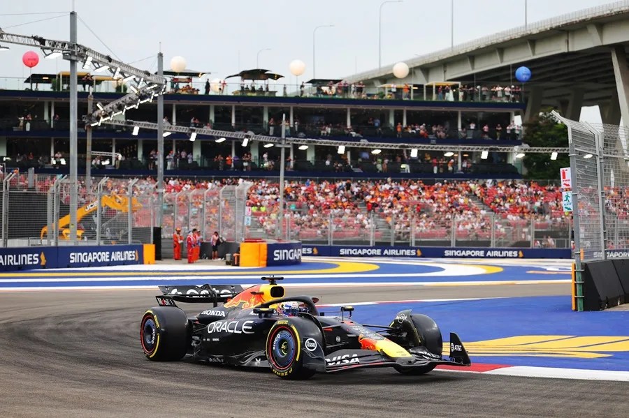 El piloto neerlandés de Red Bull Racing, Max Verstappen, en acción durante la tercera sesión de entrenamientos libres