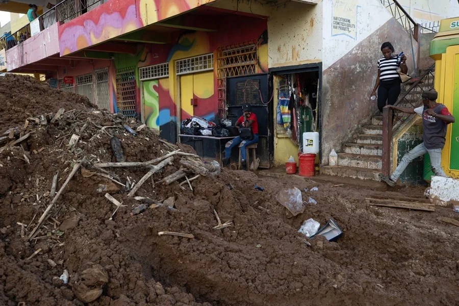 Sube el número de muertos en Jamaica por el paso del huracán Melissa