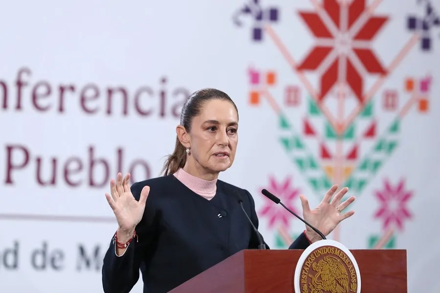 La presidenta de México, Claudia Sheinbaum, habla durante una rueda de prensa este miércoles en Palacio Nacional de la Ciudad de México (México). EFE/Mario Guzmán