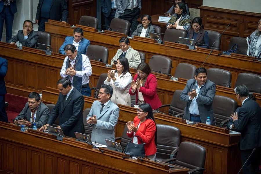 El Congreso de Perú destituye a la presidenta Dina Boluarte
