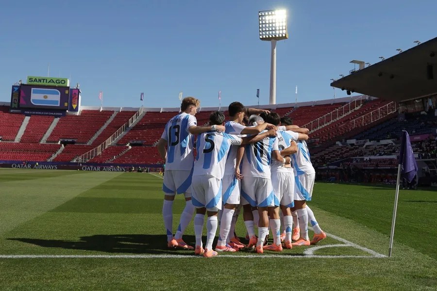 Argentina aplasta a Nigeria y se medirá en cuartos de final con México