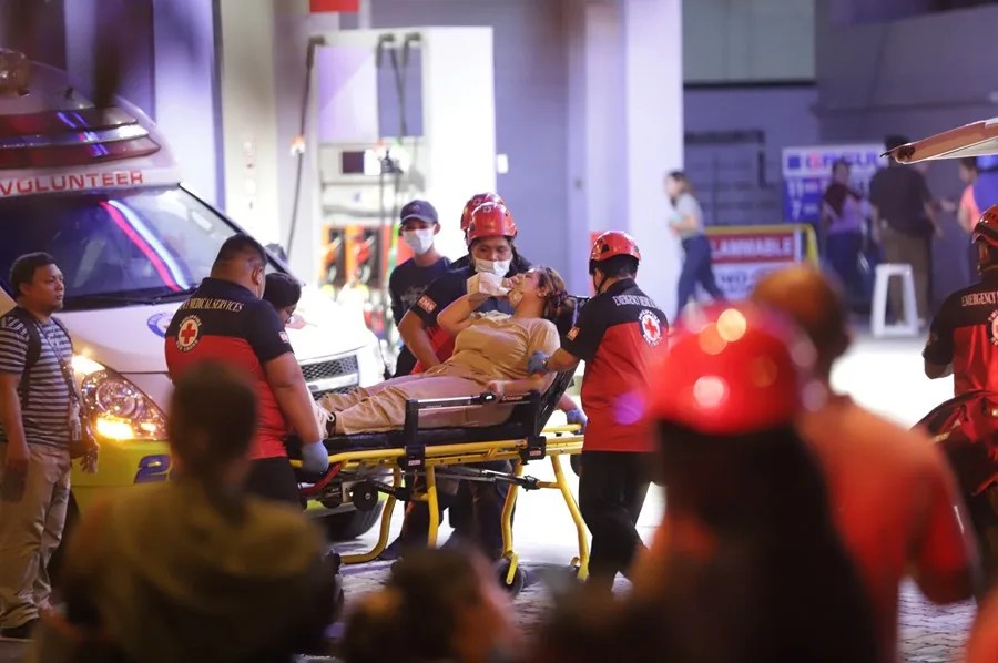 Al menos 32 muertos en el centro de Filipinas tras un terremoto de magnitud 6,9