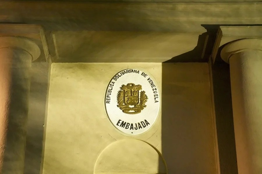 Venezuela anuncia cierre de sus embajadas en Noruega y Australia y abre nuevas sedes en África