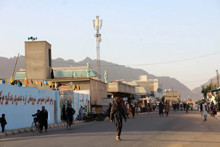 Las torres de telecomunicaciones se están restaurando gradualmente tras casi tres días de cierre en Kandahar, Afganistán