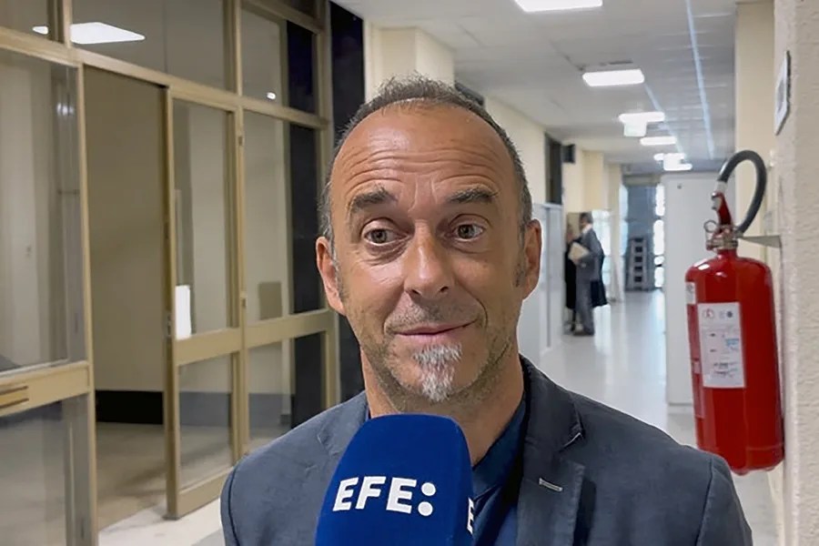 El italiano Francesco Arcuri, expareja de la española Juana Rivas, afirmó este jueves a EFE que afronta tranquilo el proceso