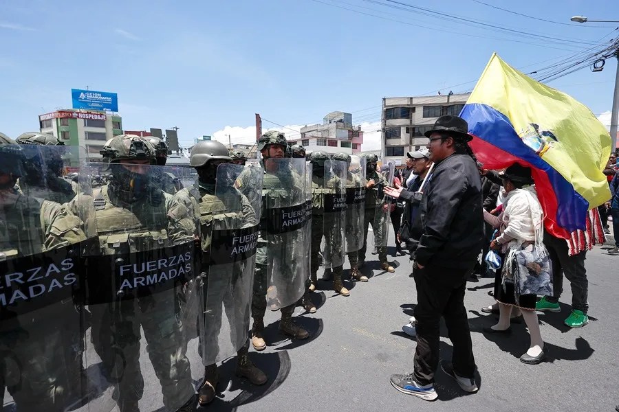Ecuador gobierno autoritario